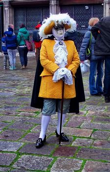 people in masks on carnival - image #333639 gratis